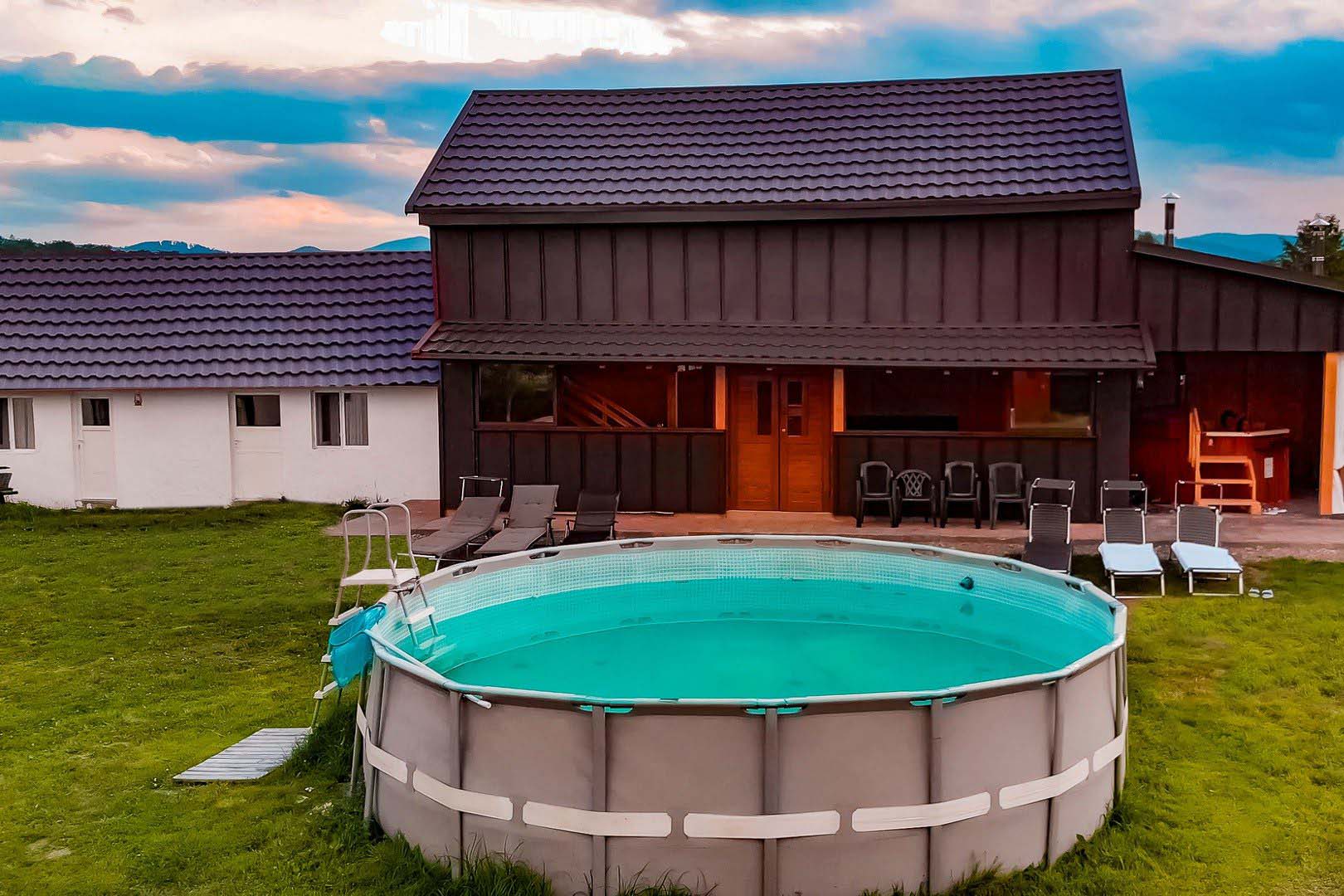 Piscină de vară, exterioară